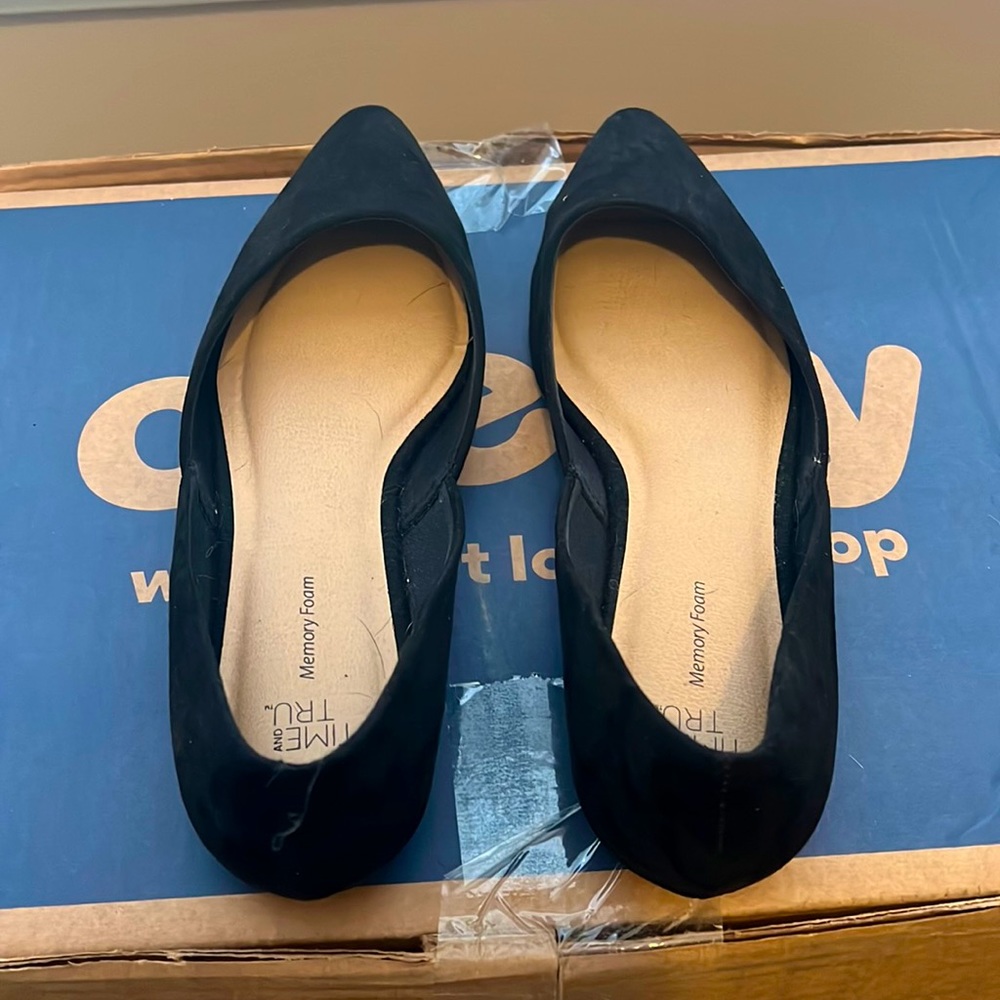 Tru and Time women’s flats in size 9! Memory foam.
